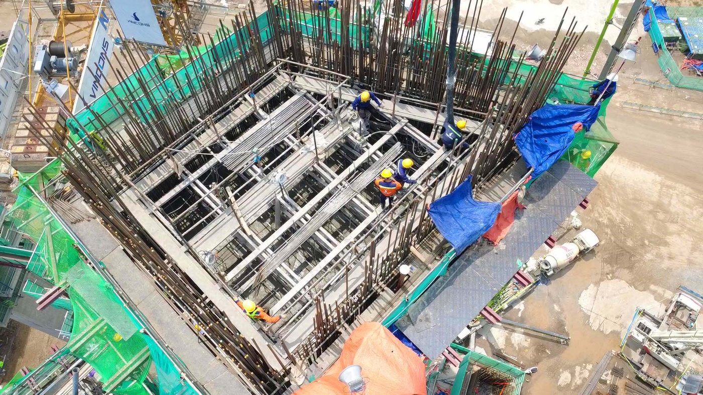 Bãi đỗ xe và hạ tầng giao thông tĩnh quanh sân